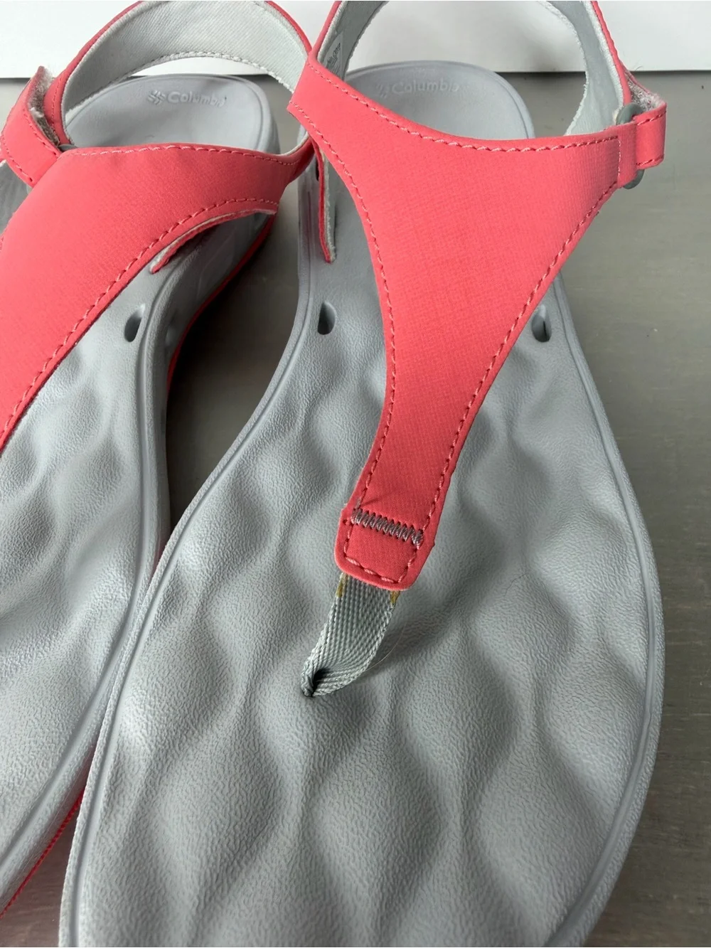 Columbia PFG Techlite Sandals Women's Size 9 Suntech Vent Thong Flip Flops Coral